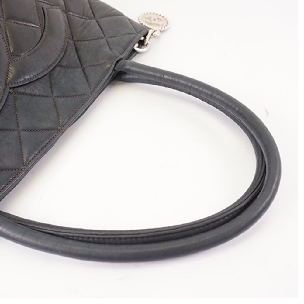 Authentic CHANEL medallion lambskin silver tote - Picture 7 of 8